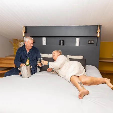 Les Hauts Du Marquet - Meublé De Tourisme 5 Etoiles - De Groupe 15 Personnes En Cévennes - Piscine à Débordement - Balnéo - Sauna - Nature Casa vacanze Saint Jean du Pin