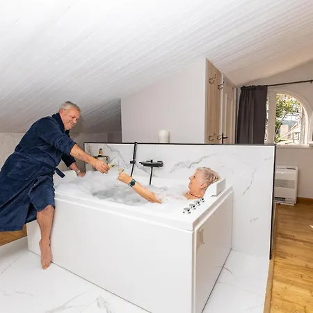 Casa vacanze Les Hauts Du Marquet - Meublé De Tourisme 5 Etoiles - De Groupe 15 Personnes En Cévennes - Piscine à Débordement - Balnéo - Sauna - Nature *